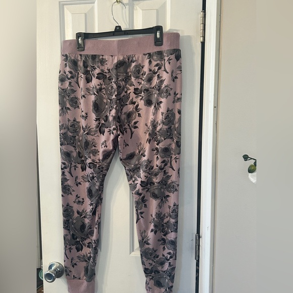 Honeydew Intimates Lavender and Black Floral Pajama Set - Picture 6 of 8